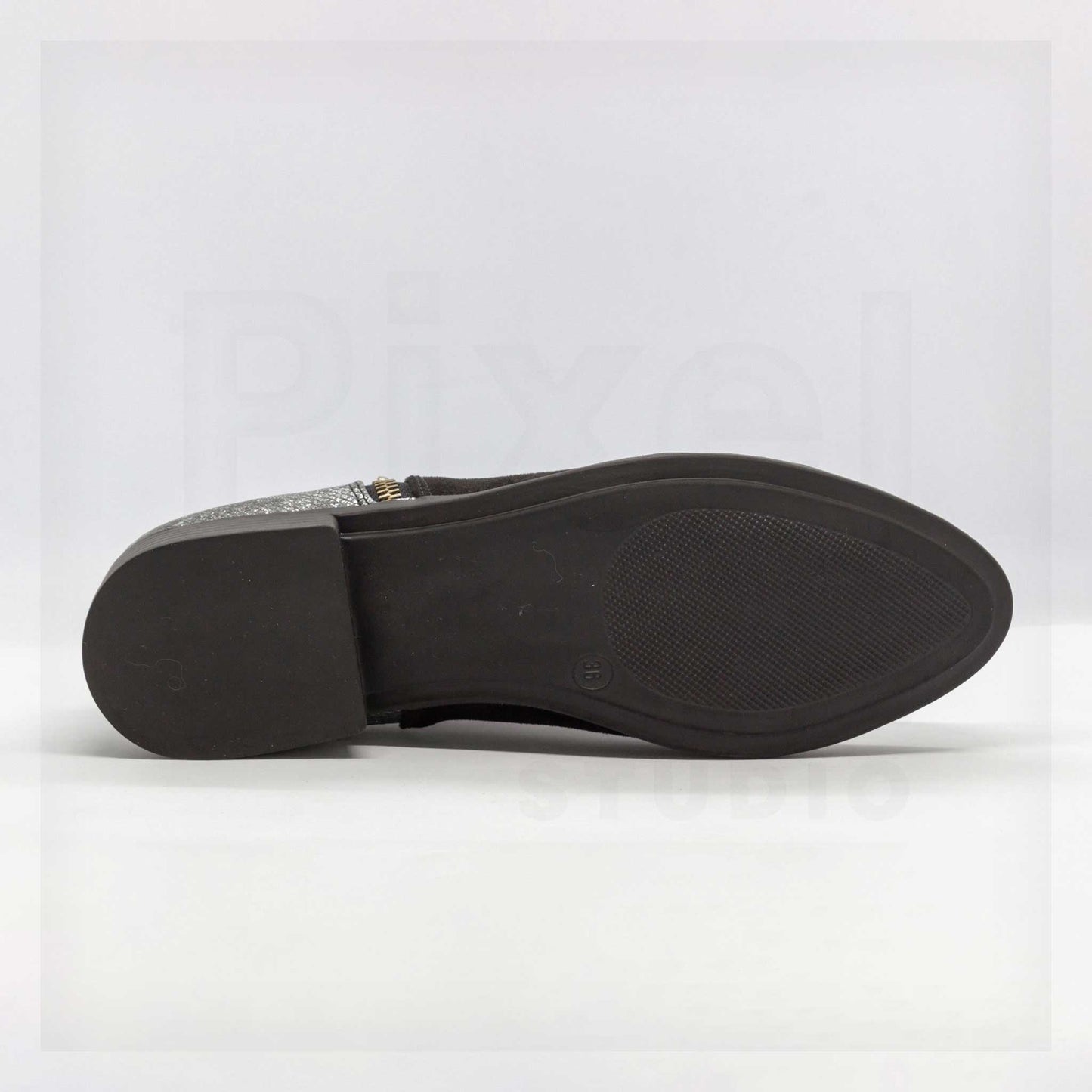 Tacones bajos hechos a máquina y a mano