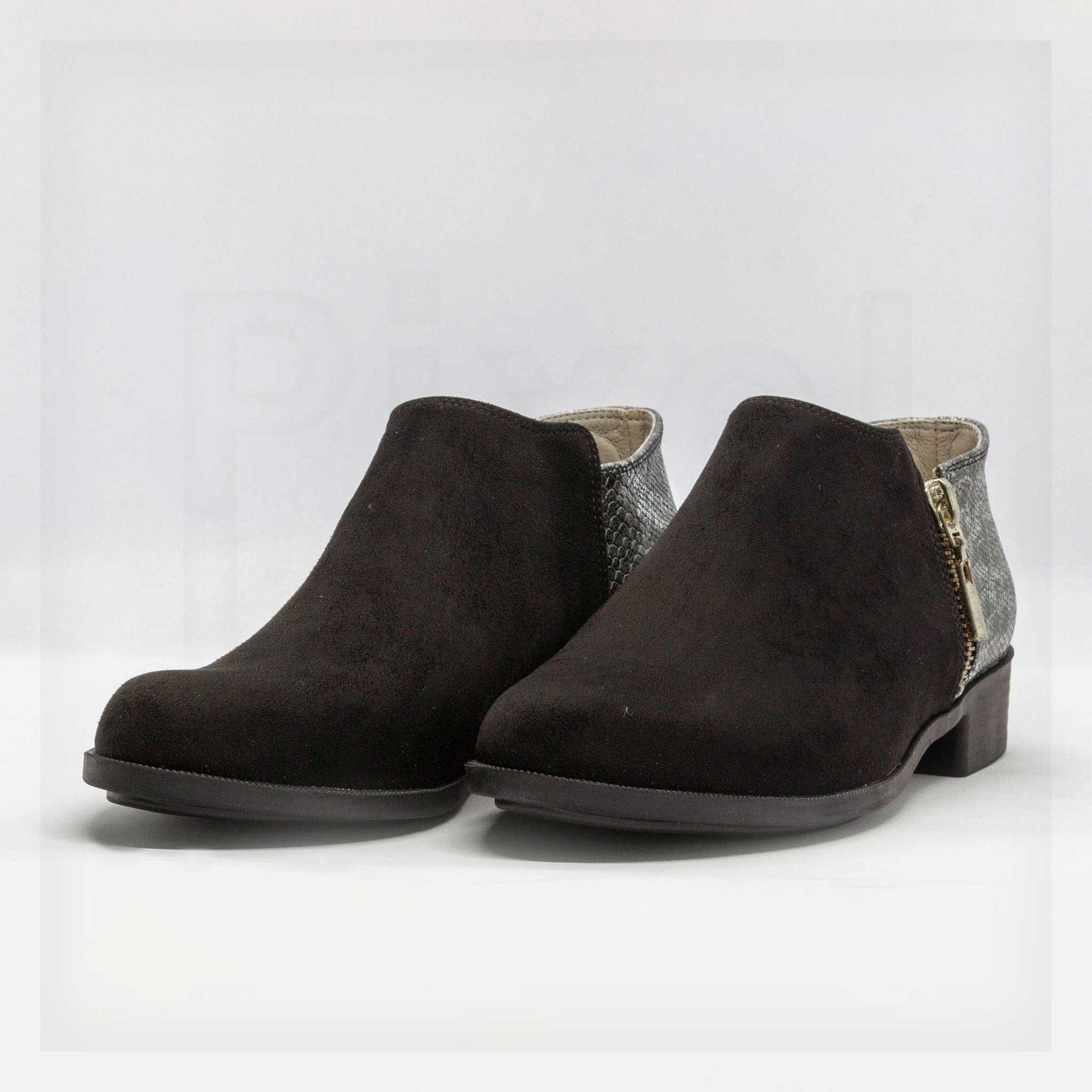 Tacones bajos hechos a máquina y a mano