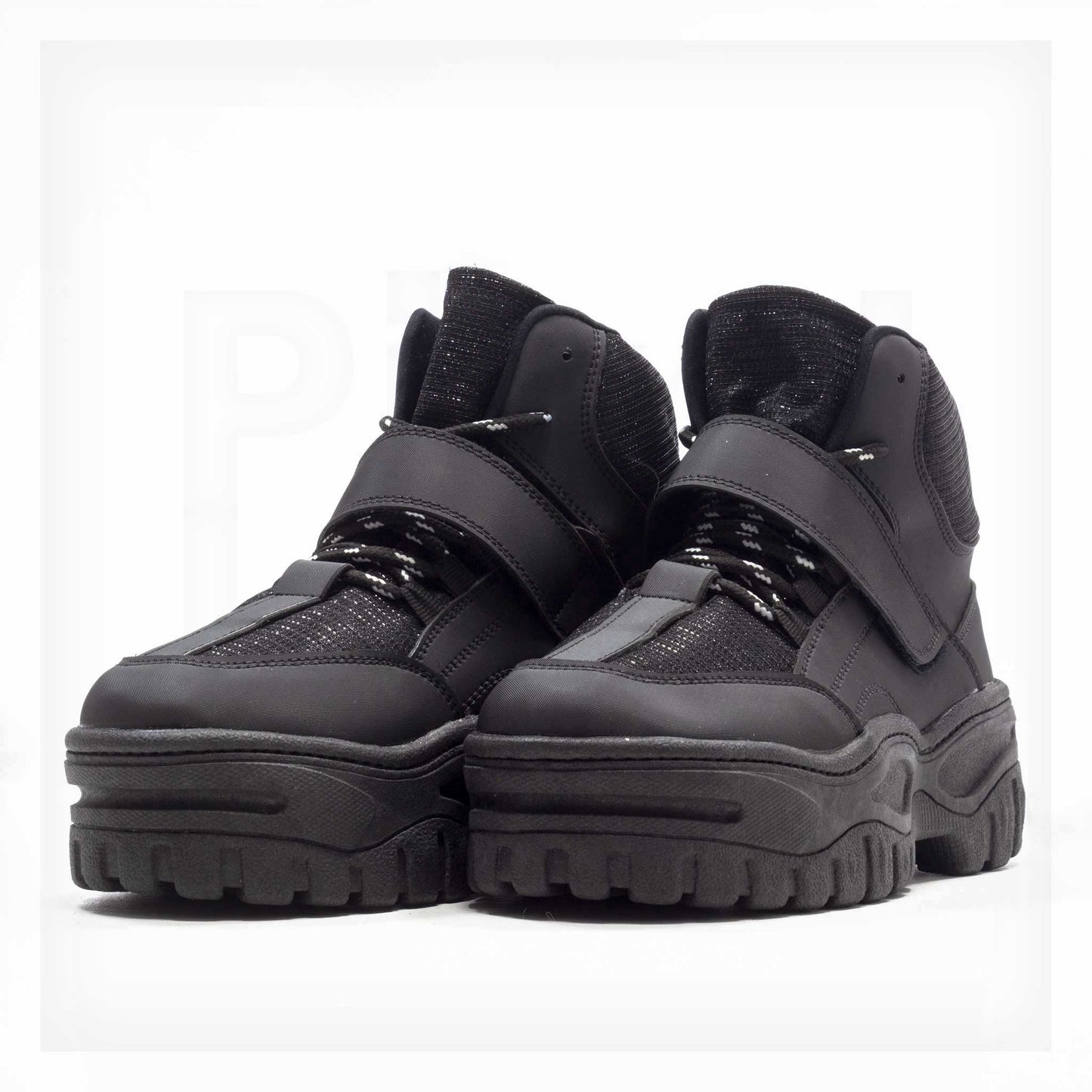 Zapatillas tipo bota hechas a mano 'Vivi Shop'